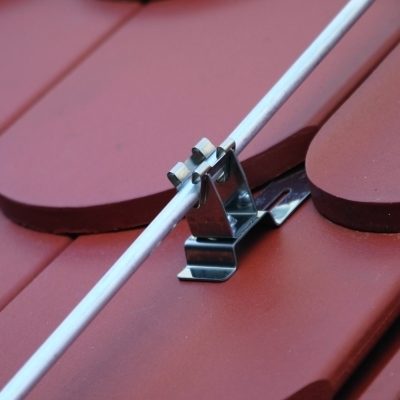 Держатели проводника для черепичной кровли